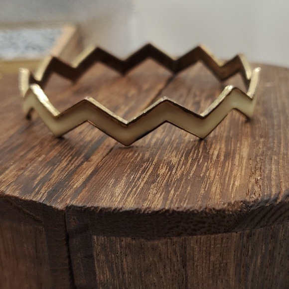 Jewelry - B2234 cream zig‎ zag bracelet bangle